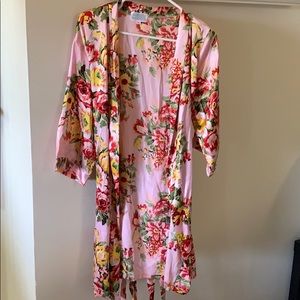 M/L women’s floral satin robe